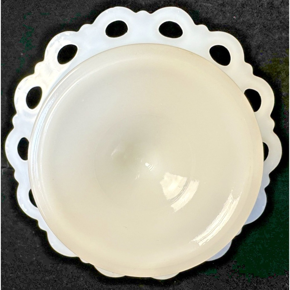 Anchor Hocking Lace Scalloped Edge White Milk Glass Bowl 7" - Mint Condition - Picture 3 of 3